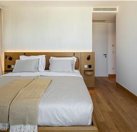 4-Bedroom Luxury Villa with Heated Pool, Ciovo near Trogir – Sleeps 8